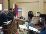 Rancangan Peraturan Daerah (Raperda) Riset dan Inovasi Daerah. Apresiasi ini disampaikan langsung melalui Asisten Bidang Administrasi Umum, Hj. Narni, dalam Rapat Paripurna DPRD Tanbu yang digelar pada Senin (10/03/2025) di Ruang Rapat DPRD Tanbu.